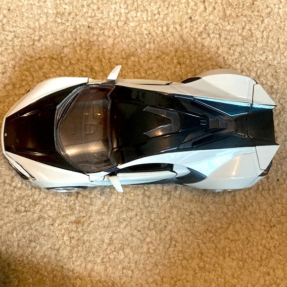 Collectible Lykan Hypersport 1/24 scale Diecast Model Car - Jada Toys 32947 - Picture 2 of 5
